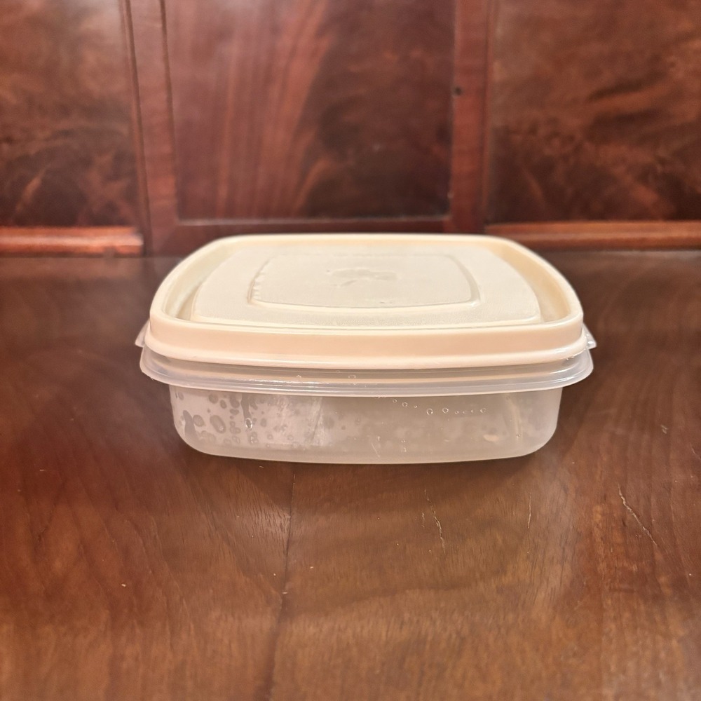 Vintage Rubbermaid Servin' Saver #1 Food Storage Container Almond Lid 2 Cups